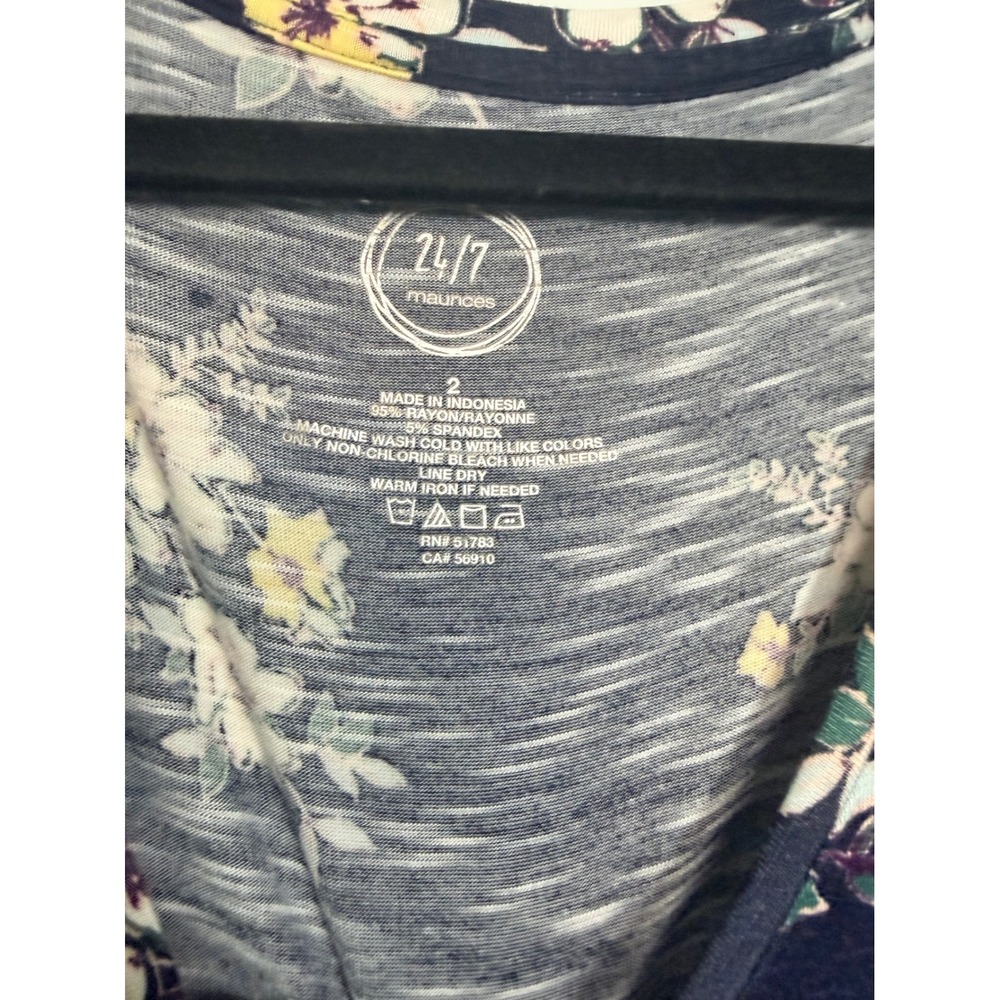 Maurices 24/7 Navy Blue Floral Pocket T-Shirt Plus Size 2x_230 - Picture 3 of 8